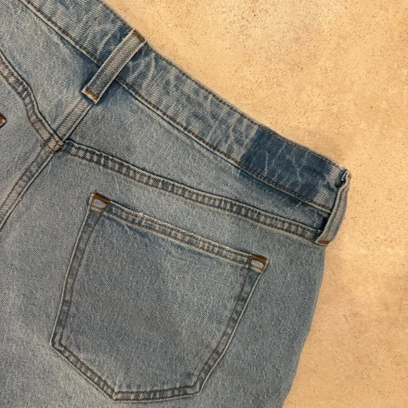 Abercrombie & Fitch Mid Rise A line Curve Love Shorts - Picture 3 of 3